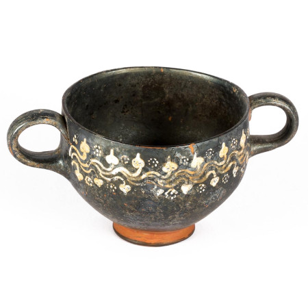 Tazza biansata in stile di Gnathia 